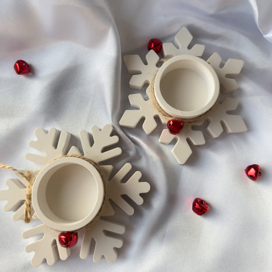 Zestaw Dwóch Świeczników z Motywem Świątecznym