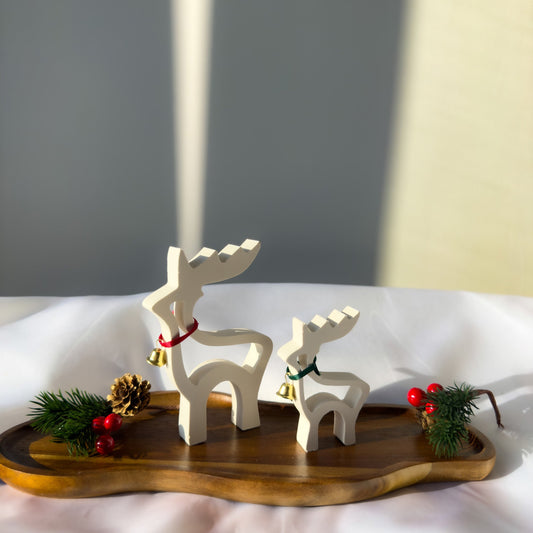 Dwie Figurki Reniferów z Wycięciem z Gipsu Polimerowego