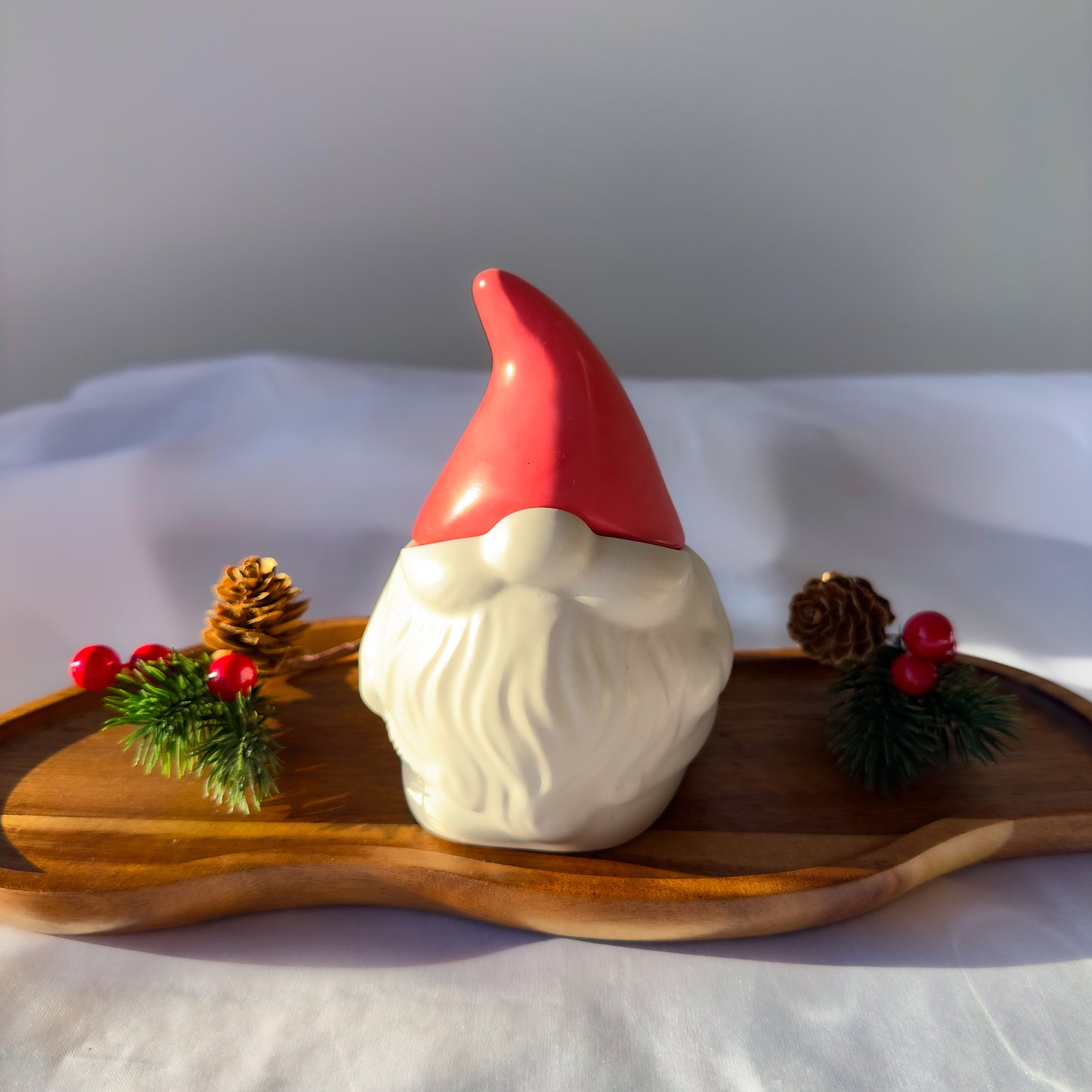 Dekoracyjny pojemnik „Świąteczny Mikołaj” z Gipsu Polimerowego